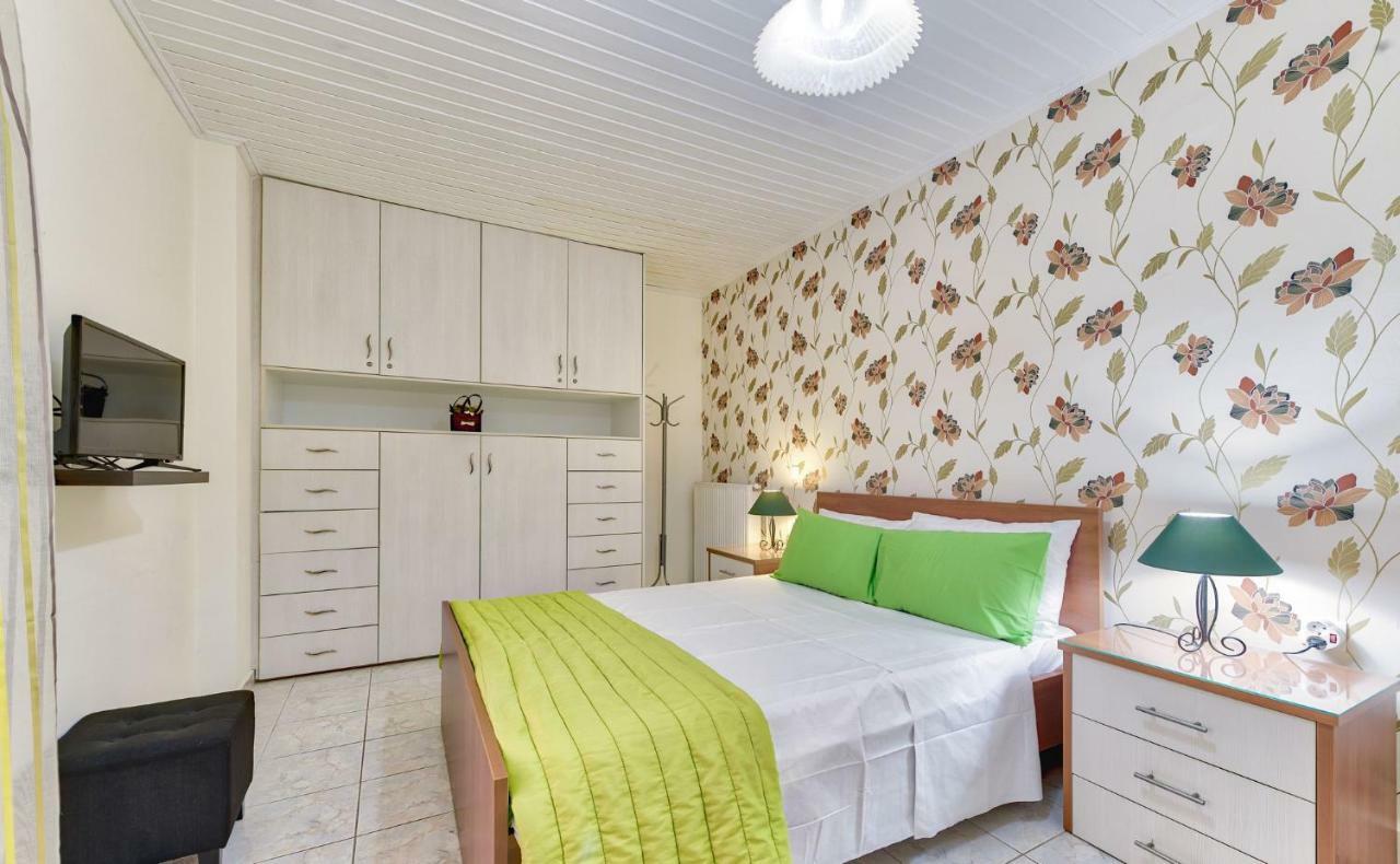 Ina Apartment Kalamákion Esterno foto